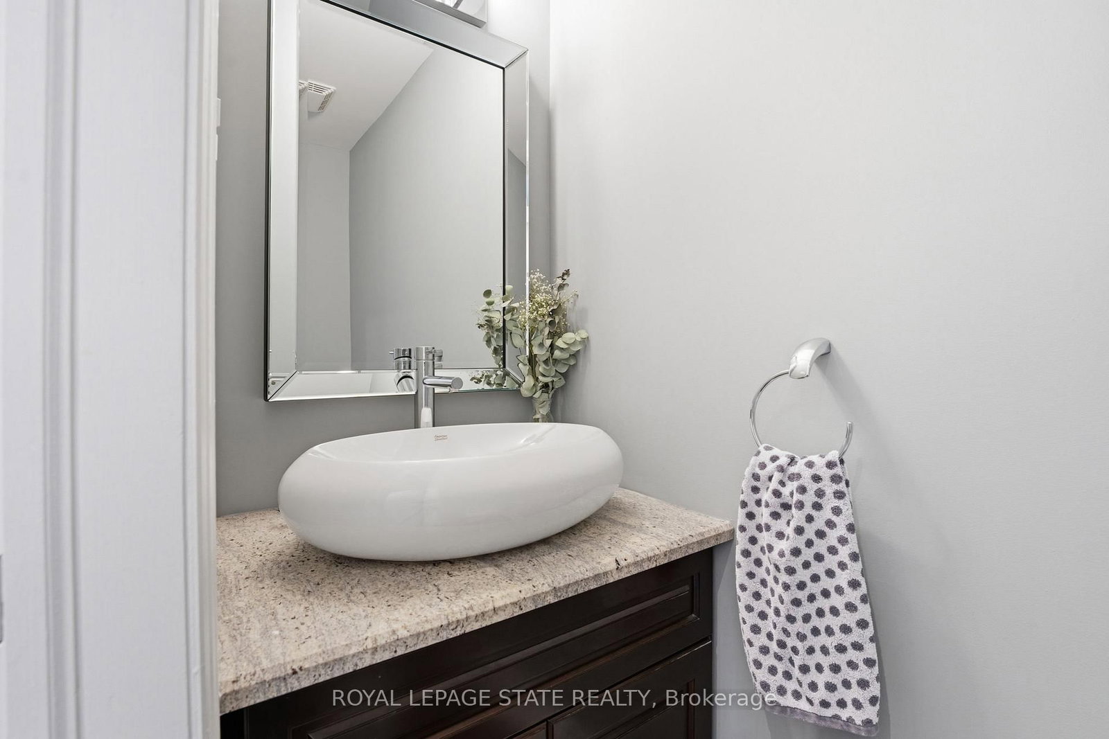 28 DEERVIEW Avenue • Hamilton, ON photo 23