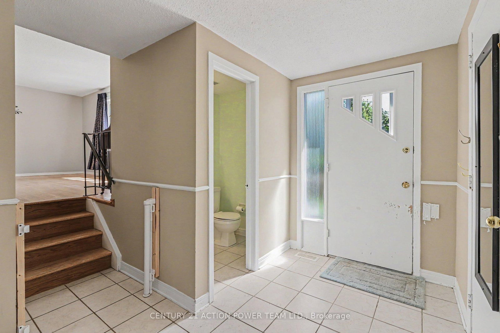 303 Hoylake Crescent • Ottawa, ON photo 4