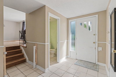 303 Hoylake Crescent • Ottawa, ON photo 4