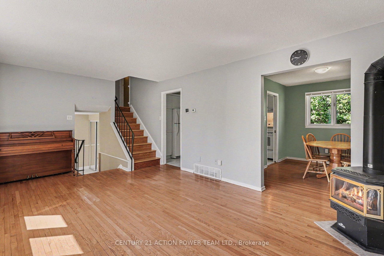 303 Hoylake Crescent • Ottawa, ON photo 9