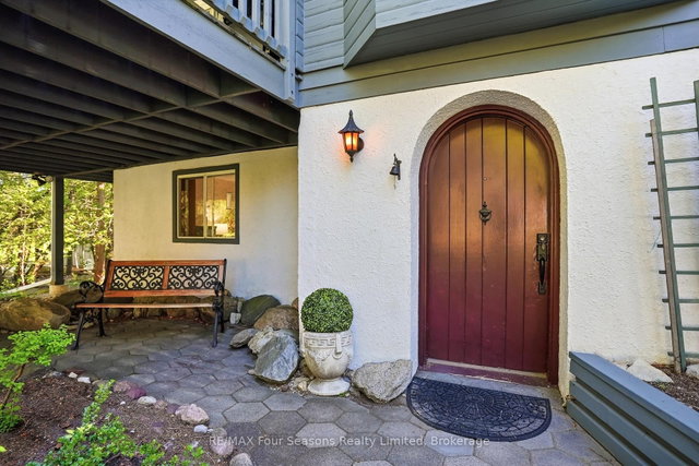105 St Moritz Crescent