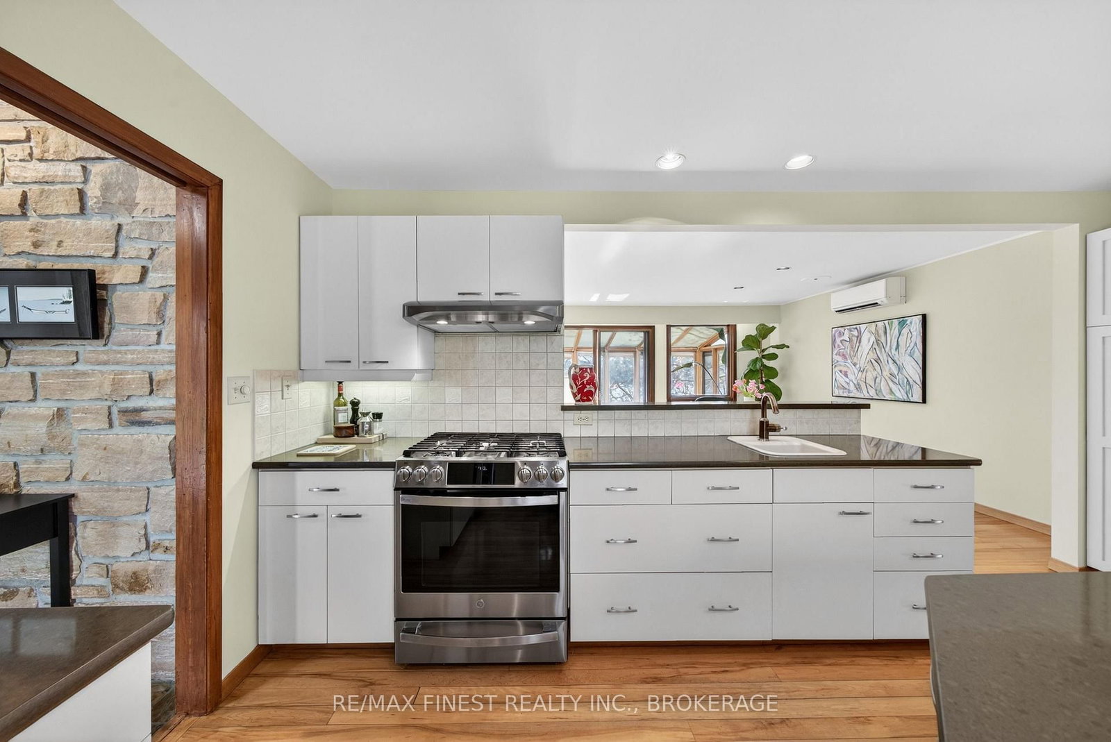 10 Warbler Lane • Kingston, ON photo 12