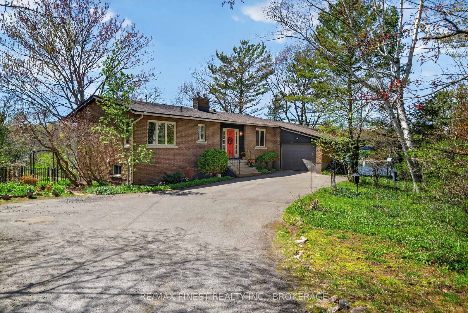 10 Warbler Lane • Kingston, ON photo 3