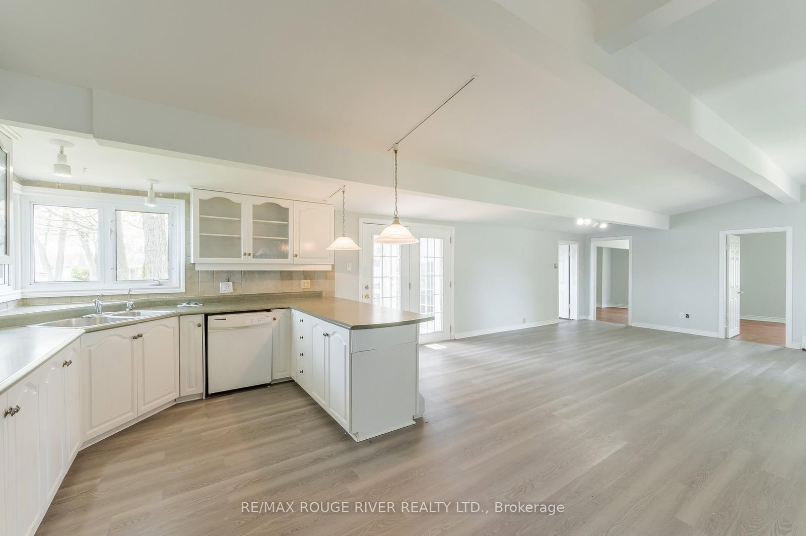 30 Edgewater Drive • Selwyn, ON photo 8