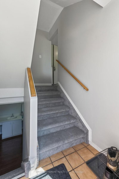 466 Gourley Avenue — photo 4