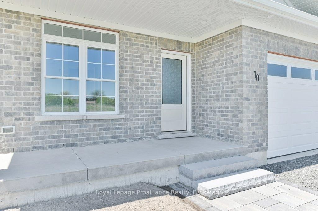 10 Dunmor Street • Stirling, ON photo 4