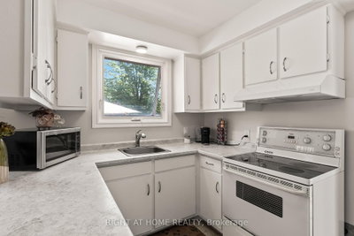 22 Vincent Crescent • London South, ON photo 8