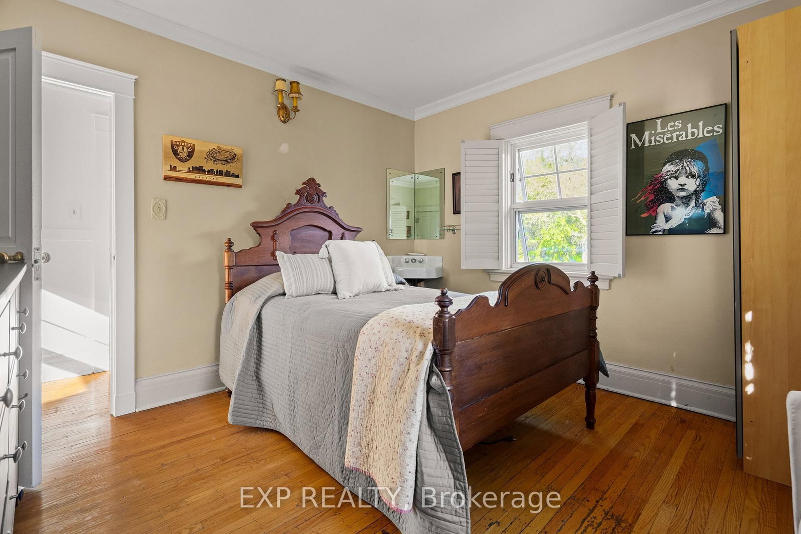 15 Trafalgar Street • St. Catharines, ON photo 38