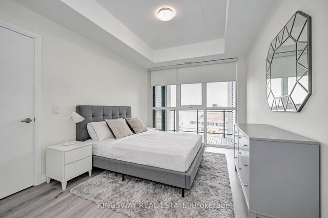 801 - 60 Charles Street W