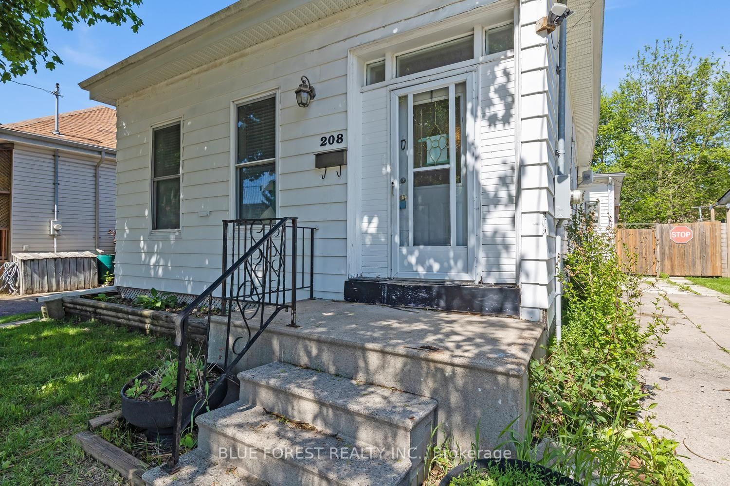Listing Image 4
