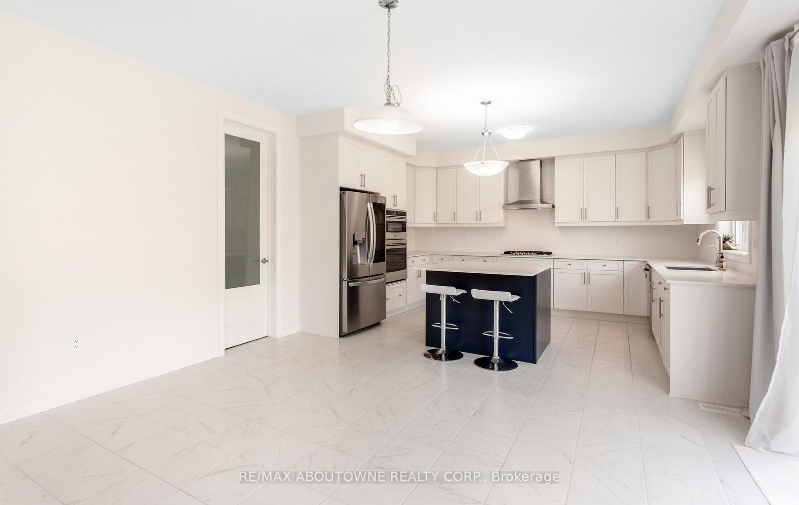 10 Mcgovern Lane • Brant, ON photo 14