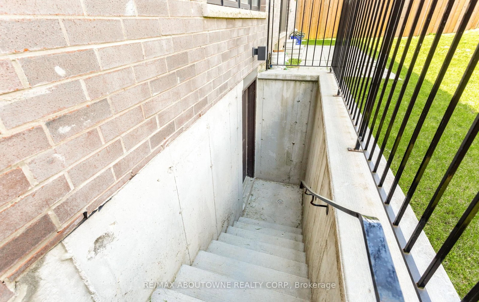 10 Mcgovern Lane • Brant, ON photo 42