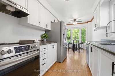 54 Merritt Crescent — photo 6