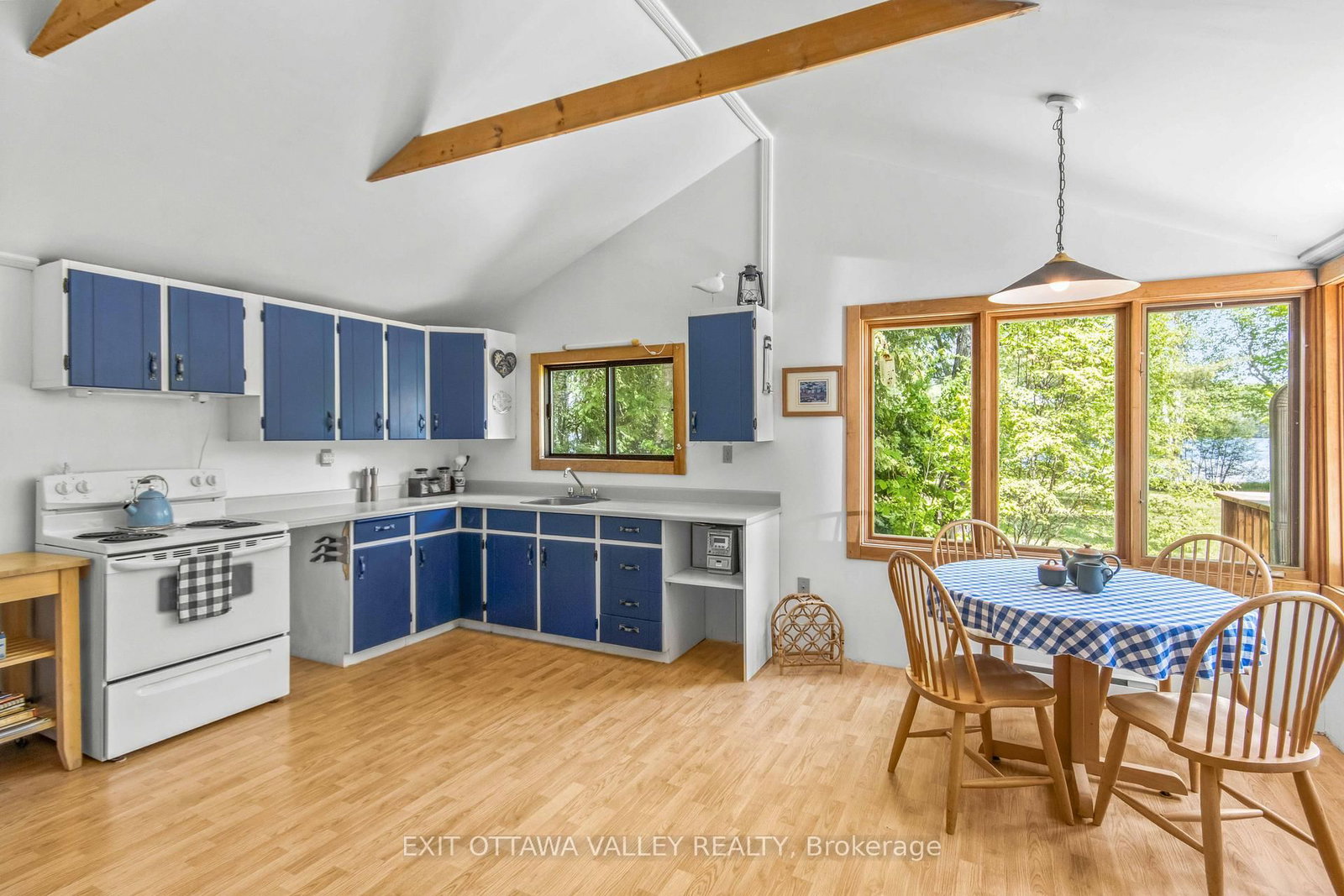 112 Arbor Vitae Road • Barry's Bay, ON photo 18