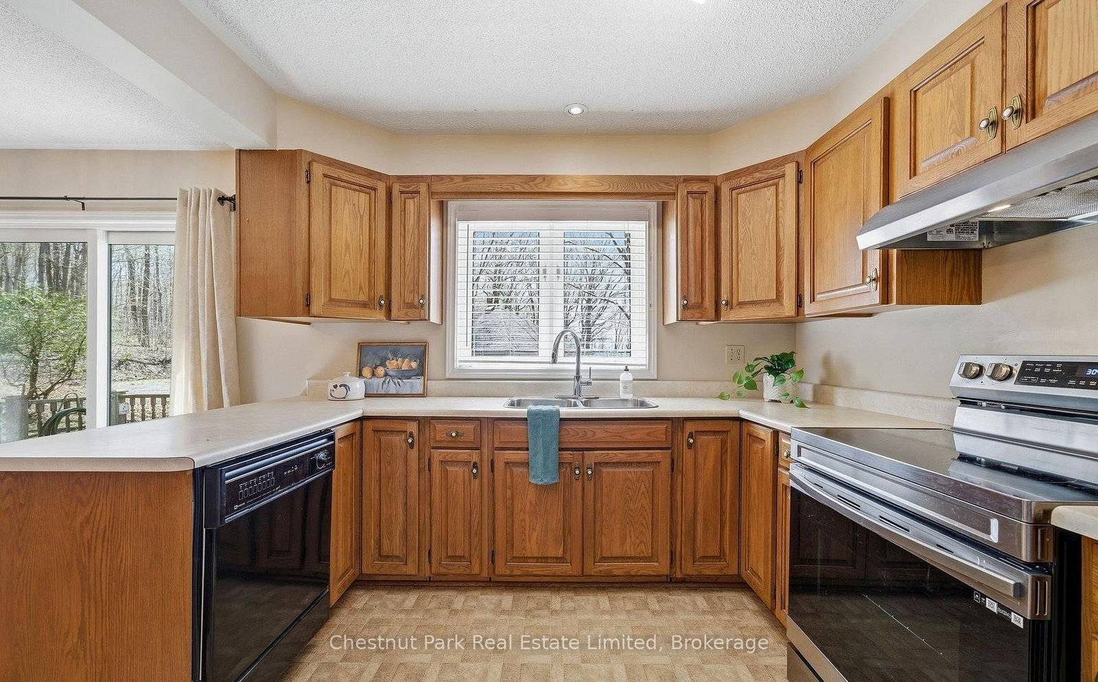 12154 Loyalist Parkway • Prince Edward County, ON photo 14