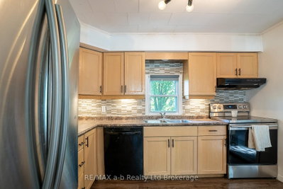 80 N STOVER Street • Norwich, ON photo 9