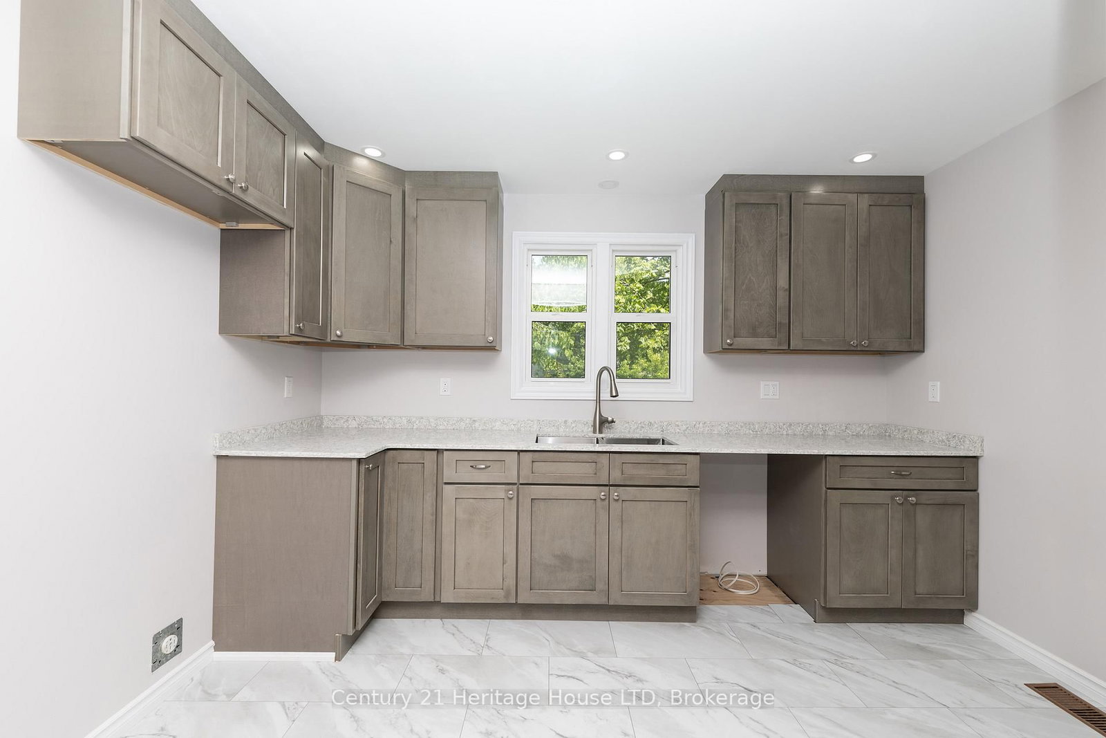 218 Henrietta Street • Fort Erie, ON photo 11