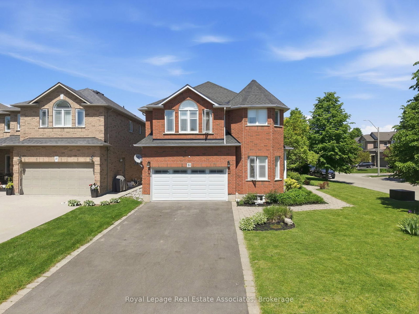 Detached House for sale at 31 Commando Court, Hamilton, Ontario, L8B 0J6 - Waterdown - MLS: X13239098