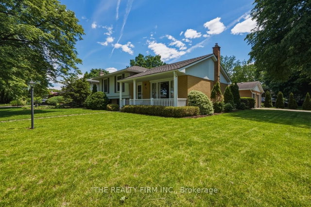 52 Maxwell Crescent