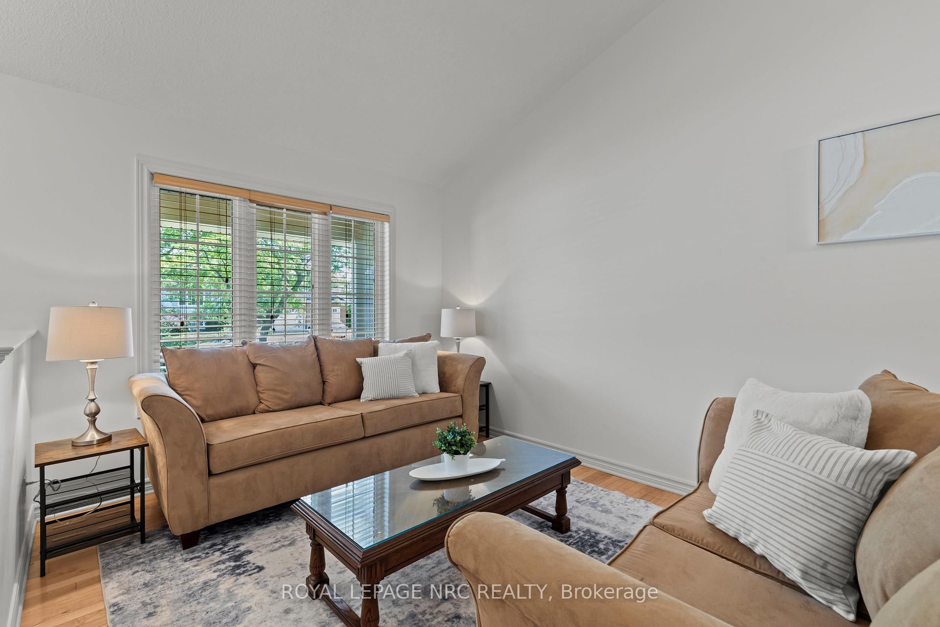 14 Hope Avenue W