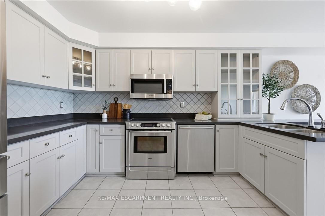 85 EDGEWATER Drive • #6 • Hamilton, ON photo 14
