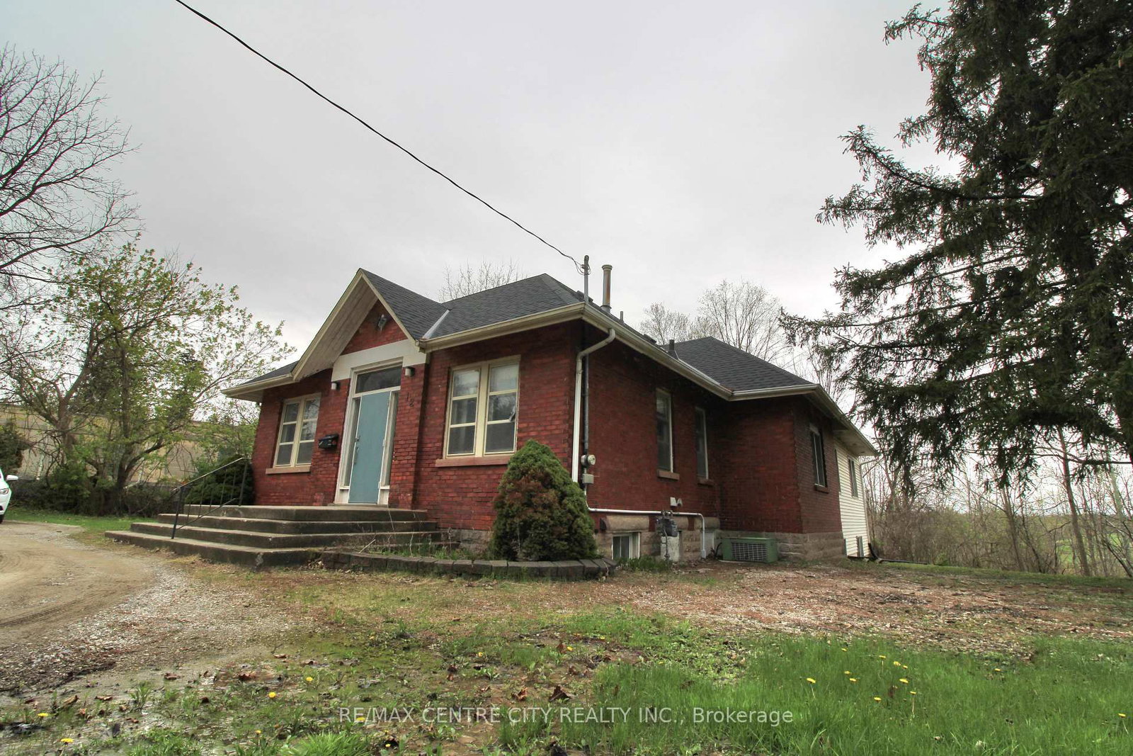 12 Chester Street • St. Thomas, ON photo 1