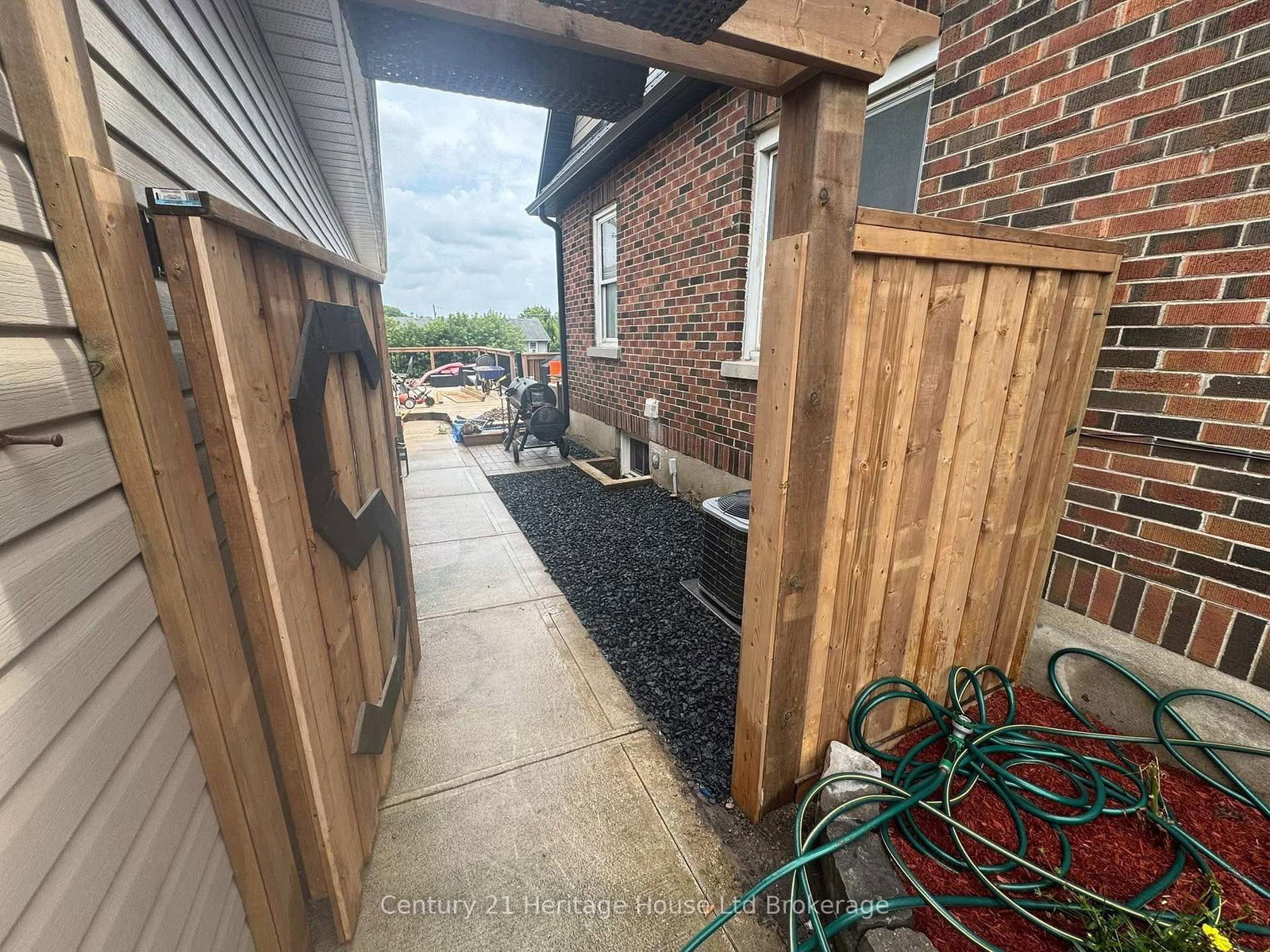 87 Bay Street • Woodstock, ON photo 29