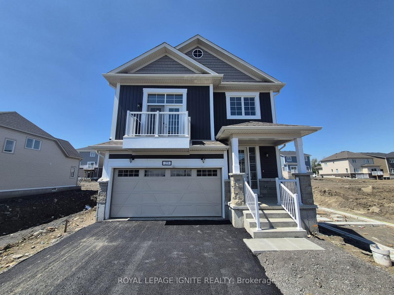 home for lease on 25 Royal Oak Crescent