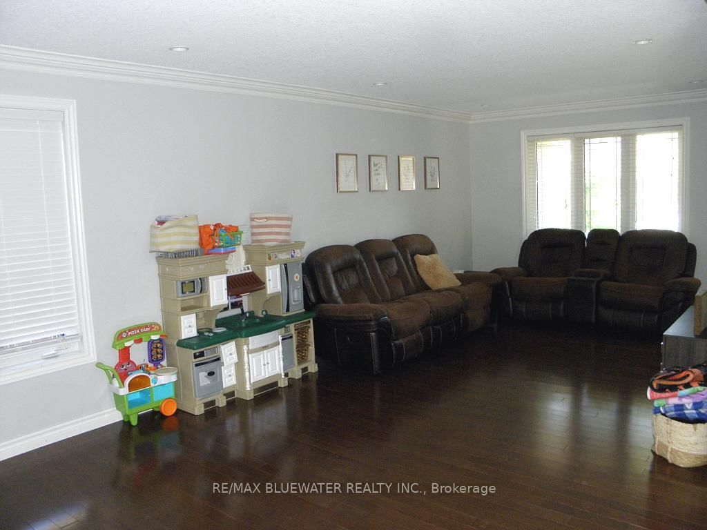 95 Deborah Drive • Strathroy-Caradoc, ON photo 12