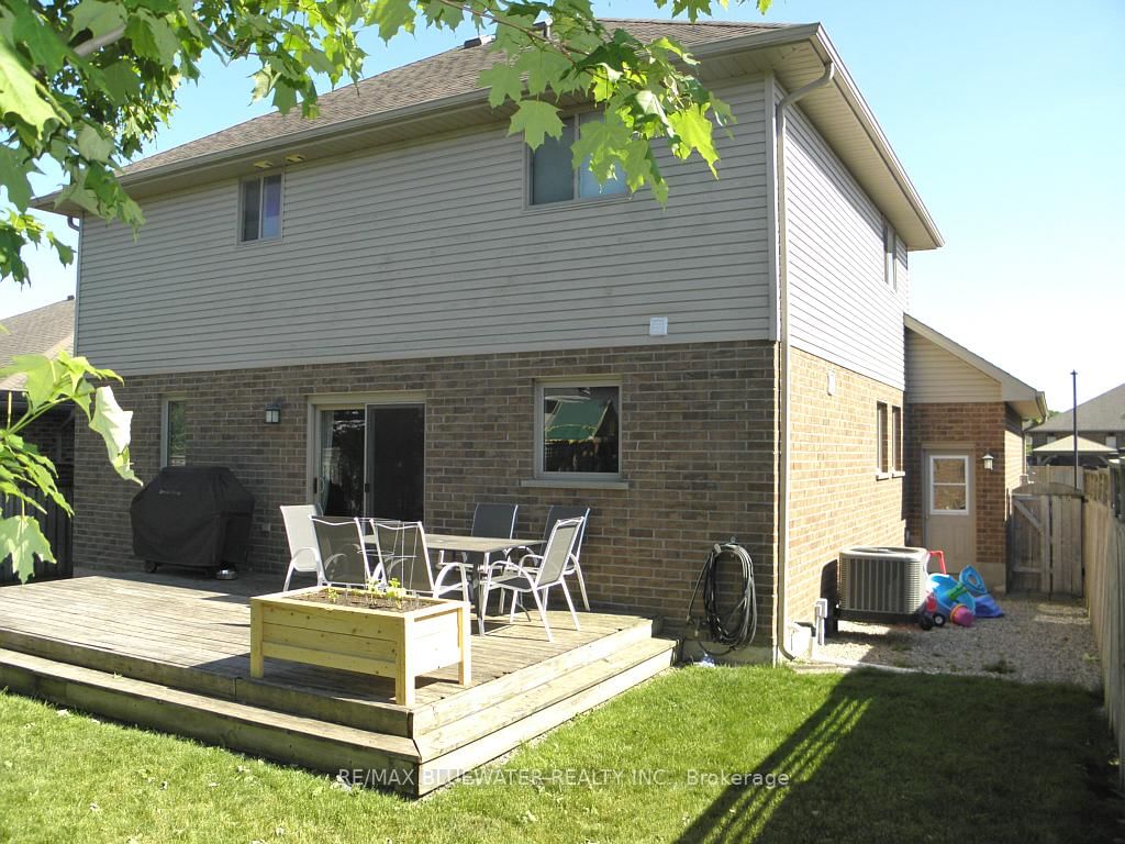 95 Deborah Drive • Strathroy-Caradoc, ON photo 4