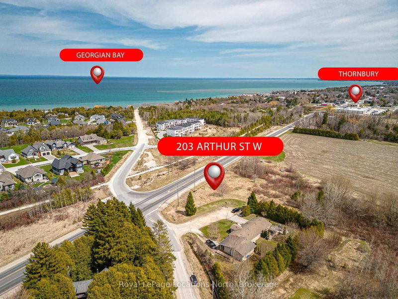 203 Arthur Street W
