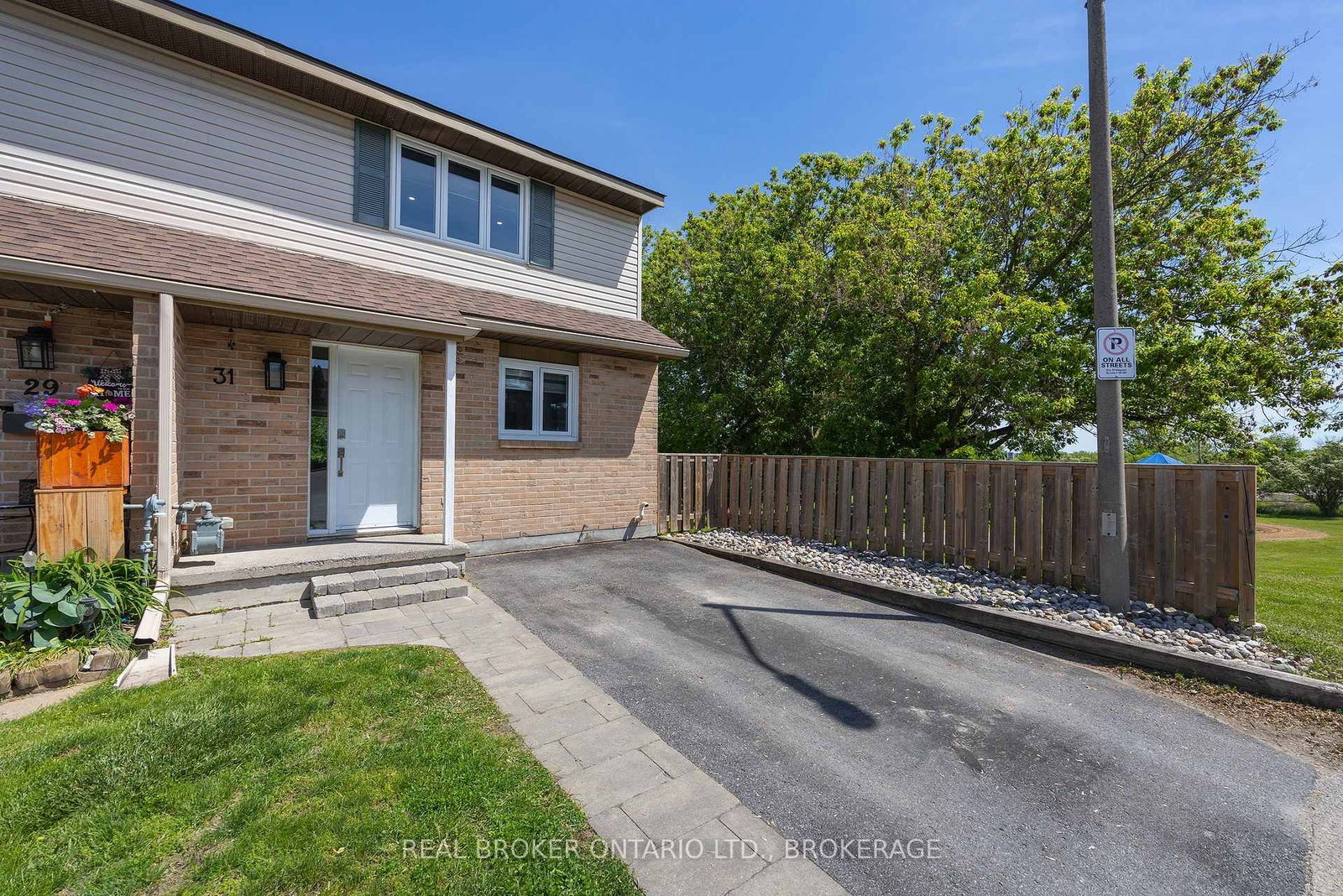 31 Coventry Crescent • Kingston, ON photo 2