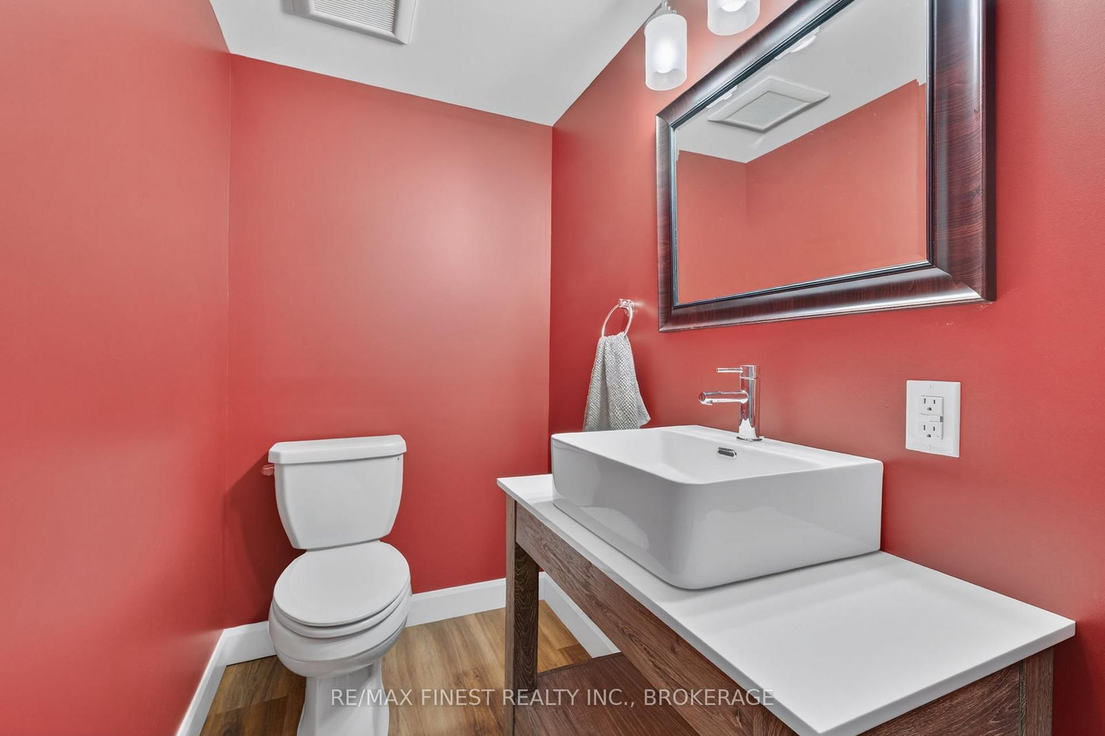6074 Bank Street • Verona, ON photo 15