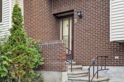 8 Gillespie Crescent • Ottawa, ON photo 4