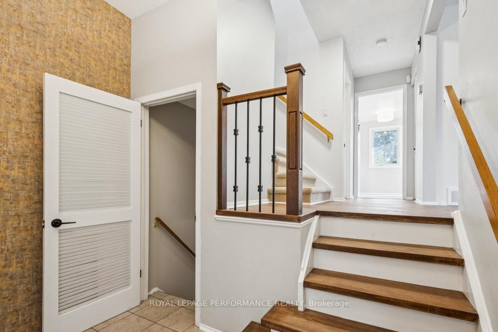 8 Gillespie Crescent • Ottawa, ON photo 6