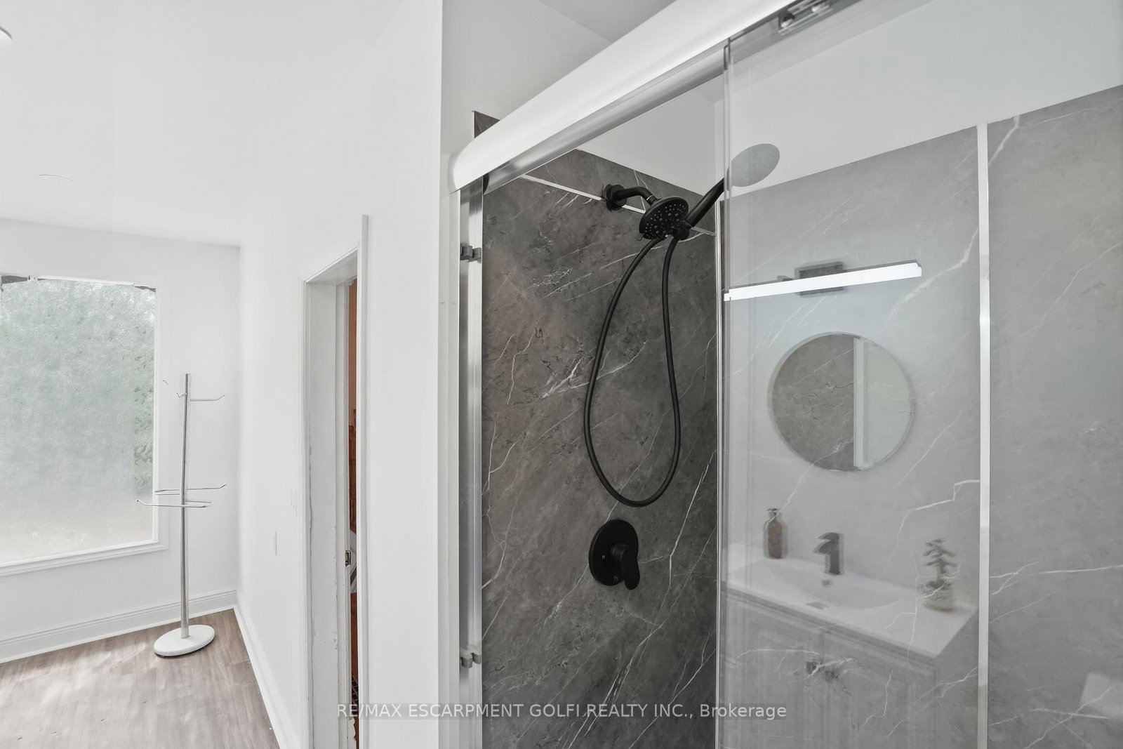 86 Oak Street • Brantford, ON photo 14