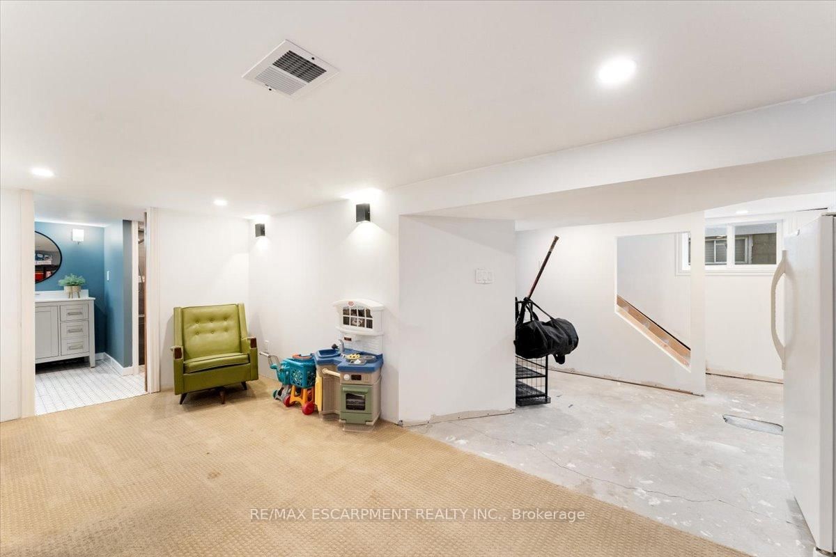 17 Craigmiller Avenue • Hamilton, ON photo 30