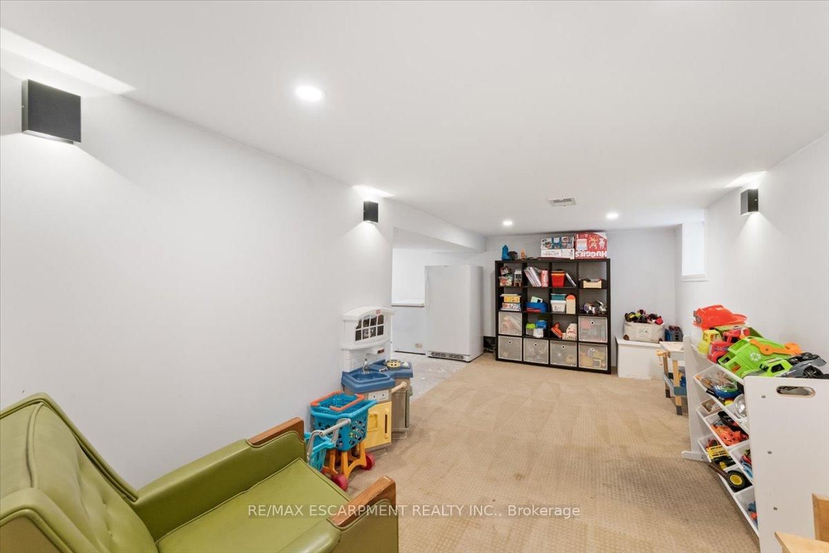 17 Craigmiller Avenue • Hamilton, ON photo 33