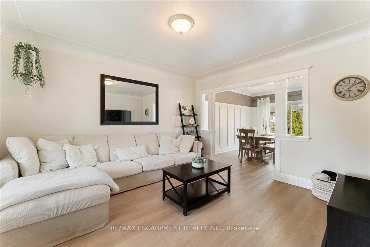 17 Craigmiller Avenue • Hamilton, ON photo 8