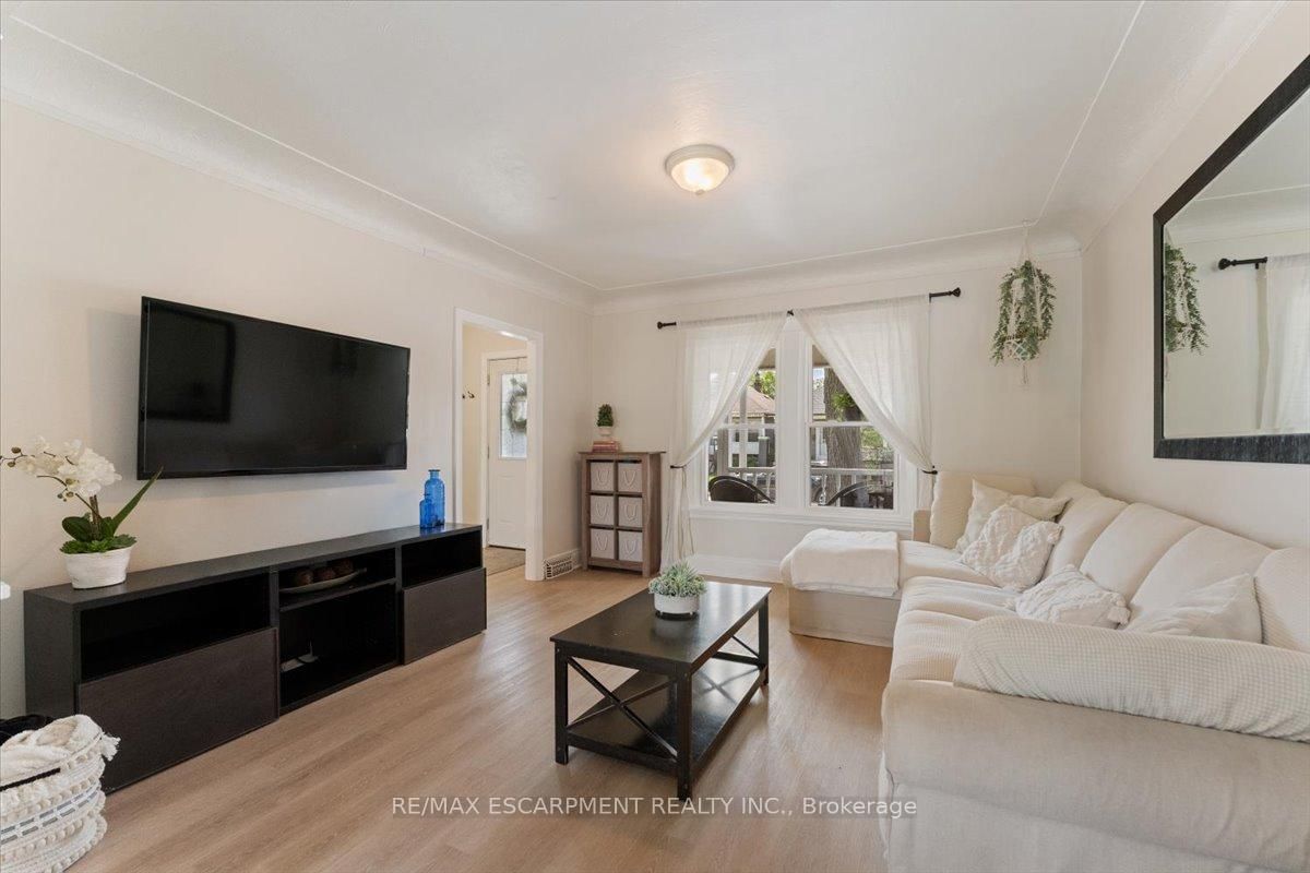 17 Craigmiller Avenue • Hamilton, ON photo 9
