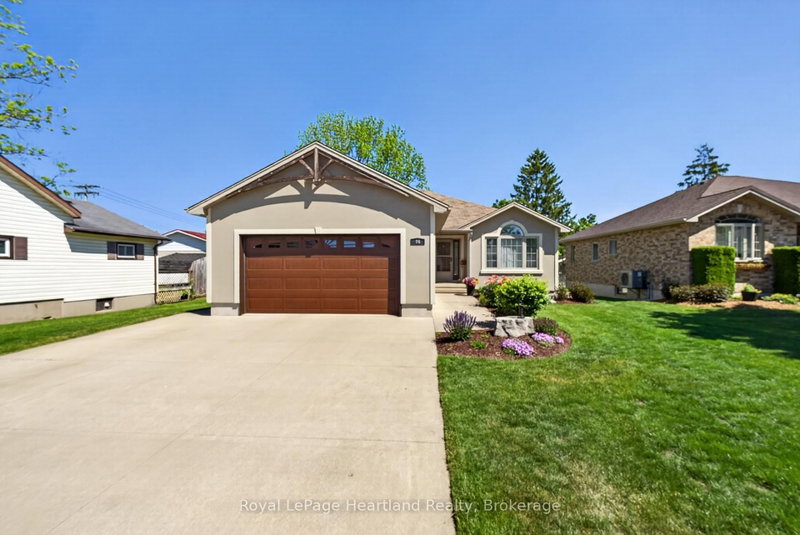 86 Huron Street W