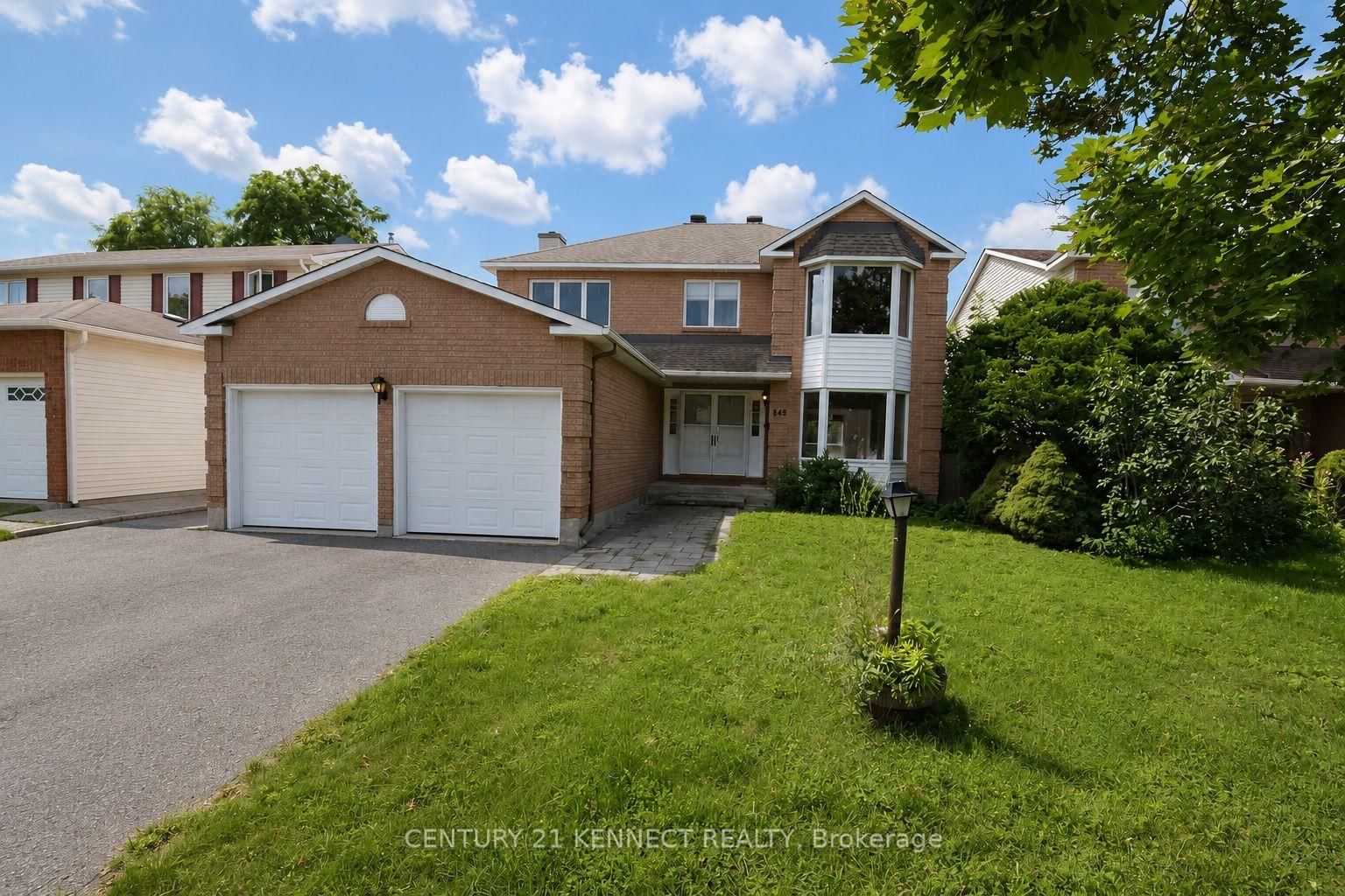 848 Fairlawn Avenue • Ottawa, ON photo 2