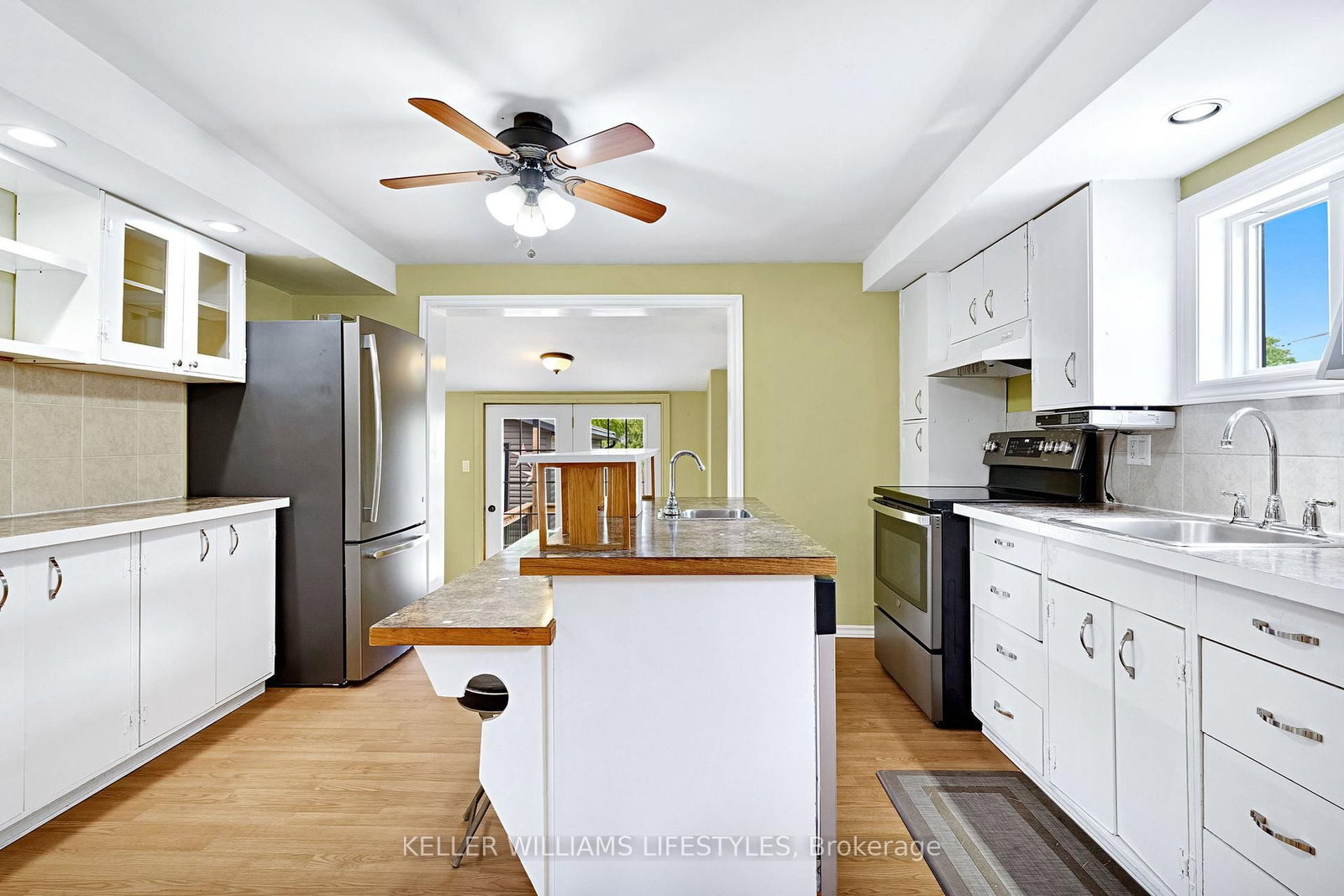 Listing Image 10