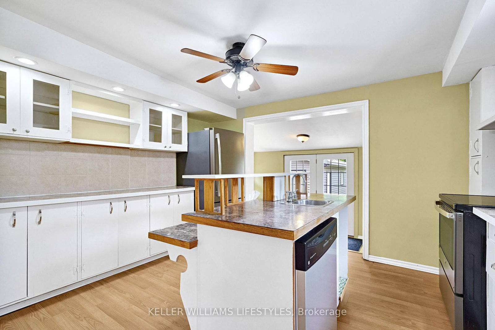 Listing Image 11