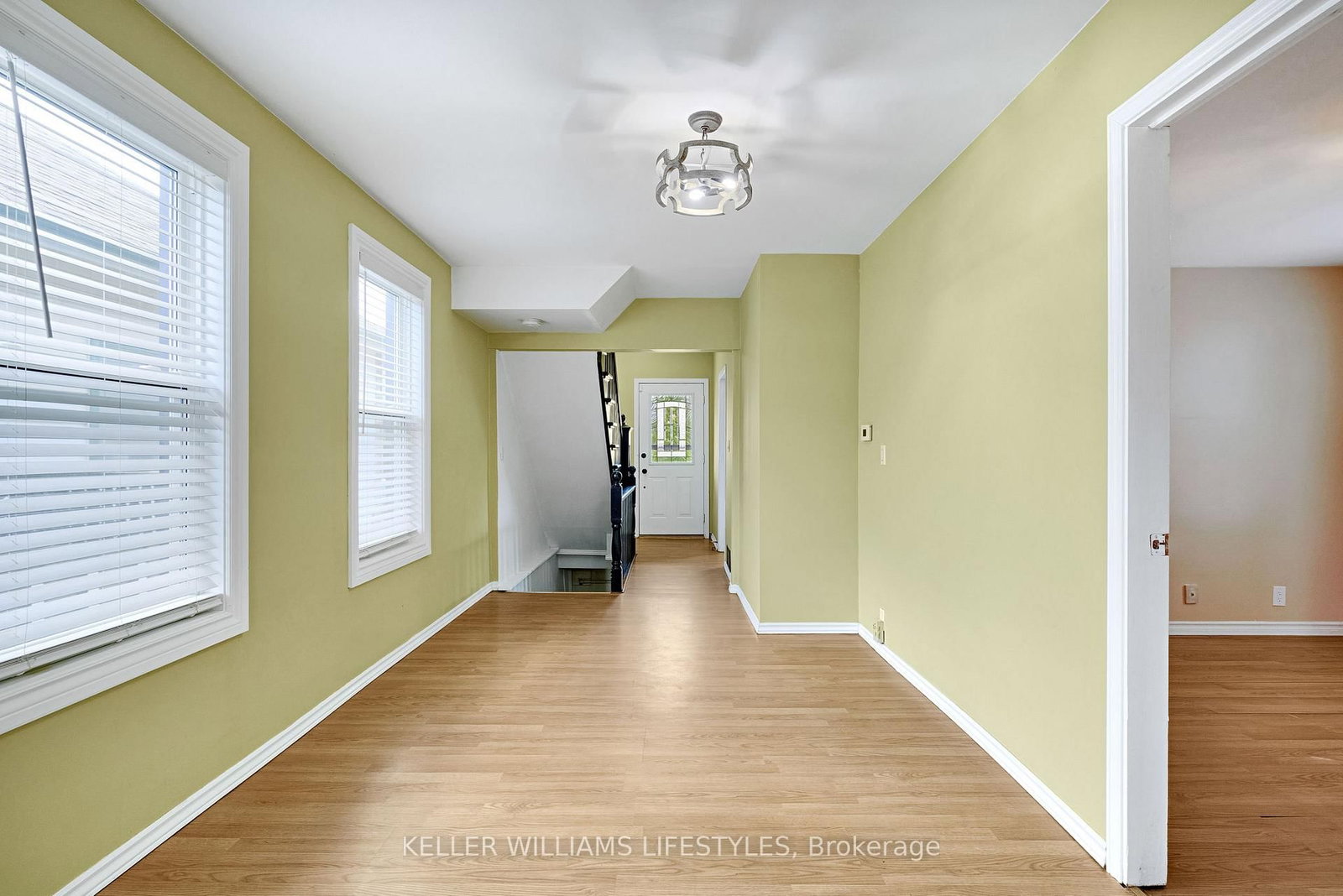 Listing Image 9