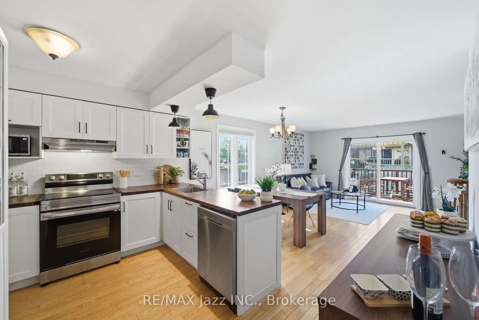 Listing Image 12