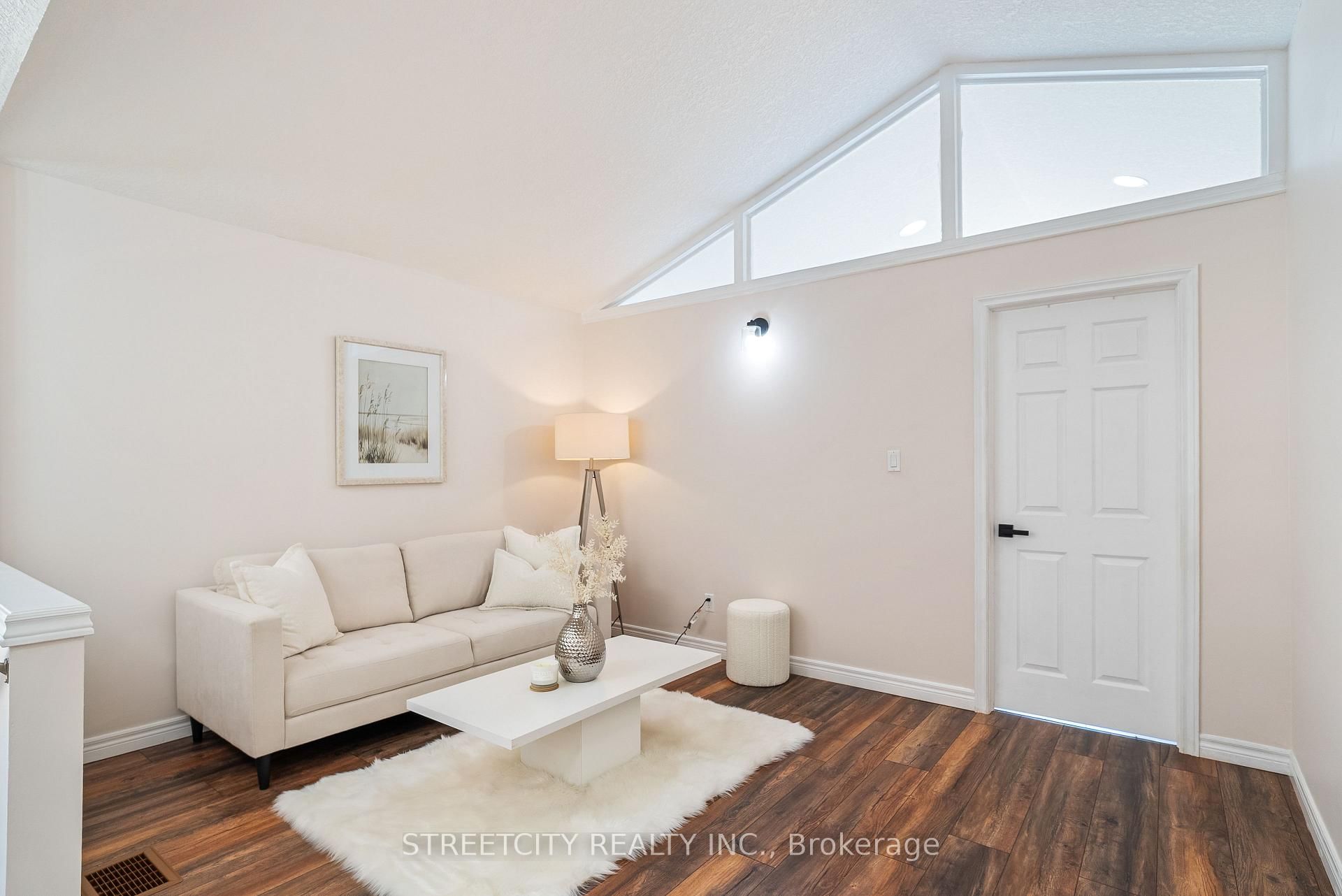 754 Hedgerow Place