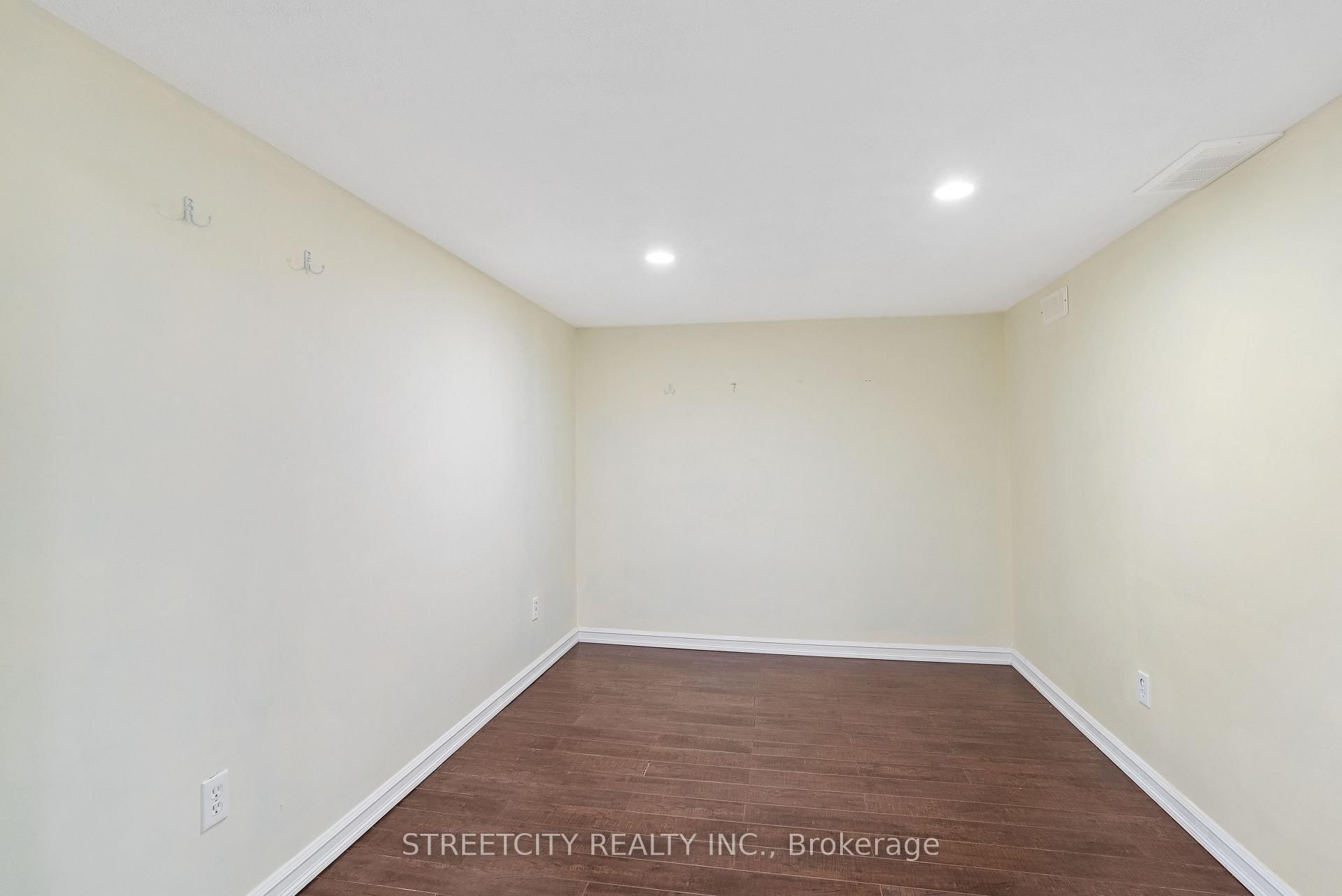 754 Hedgerow Place