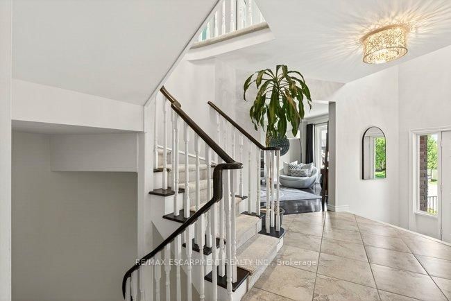 38 Sundrop Court