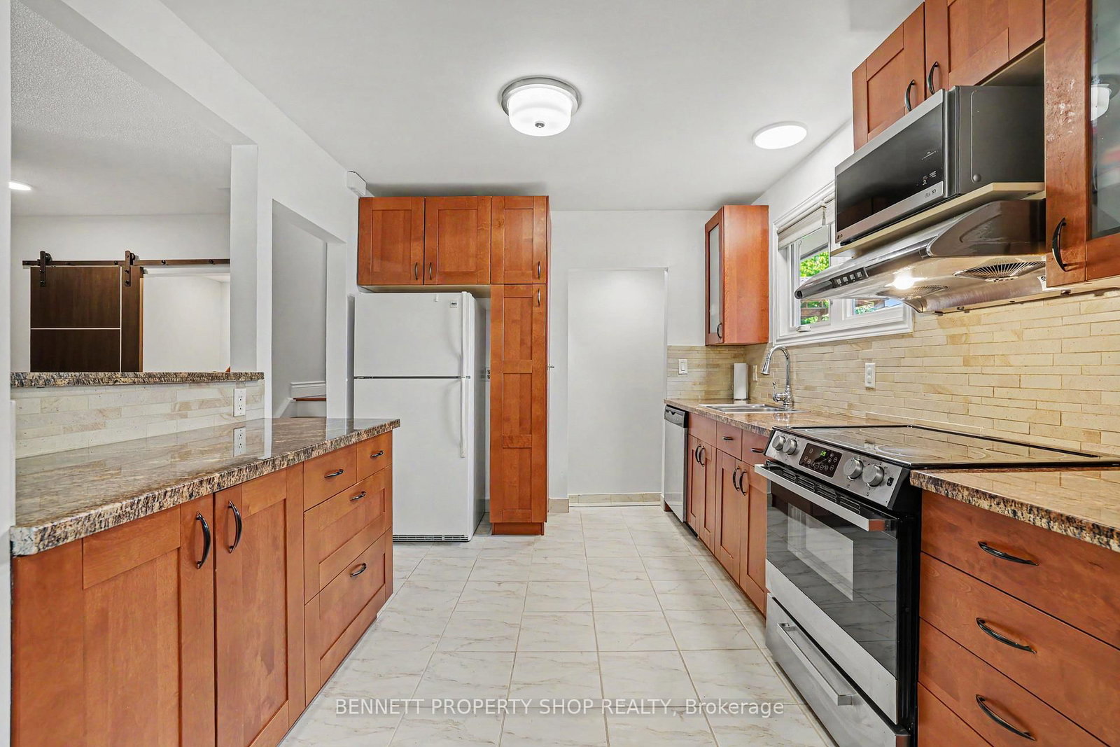 2736 Stone Crescent • Ottawa, ON photo 2